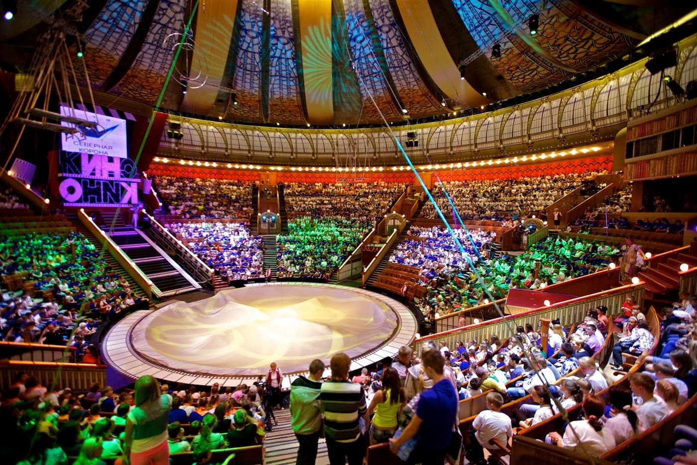 СКАЗКА О БЕЛОСНЕЖКЕ И СЕМИ ГНОМАХ